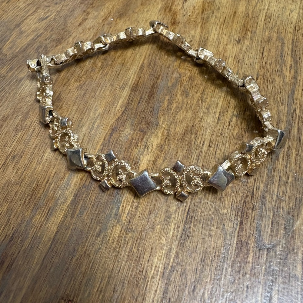 Vintage Avon bracelet  "Precious Pretenders" collection, released in 1971